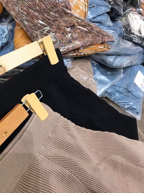 Combo 2000k Chân váy len xoè ngắn 2 màu QC | BigBuy360 - bigbuy360.vn