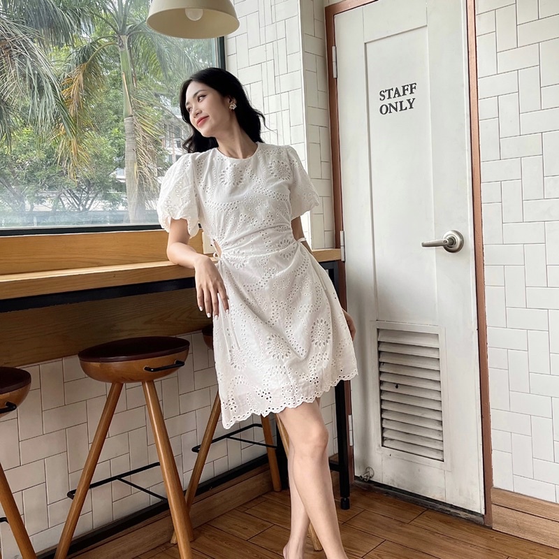 Đầm dáng ngắn cutout eo tay phồng dáng ngắn xô thêu hồng / trắng - Audrey Studio