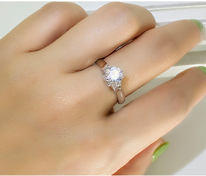 Nhẫn Hở Hình Thiên Nga Đính Đá Pt950