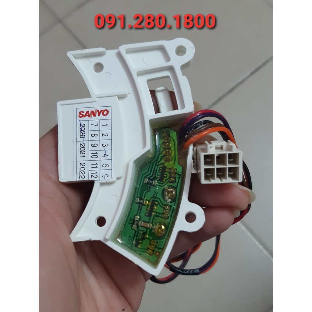 Mạch đếm từ dò cảm biến máy giặt Sanyo D900HTD900ZTD90VT cửa trên