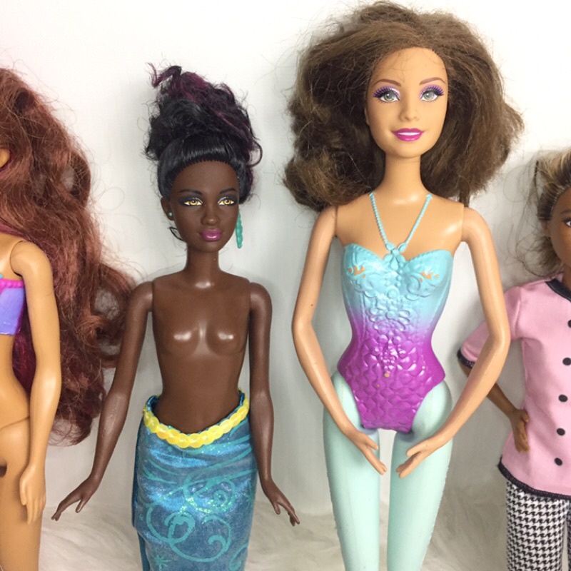 BBA2C-BÚP BÊ BARBIE DA NÂU DA ĐEN ,CÁNH BƯỚM