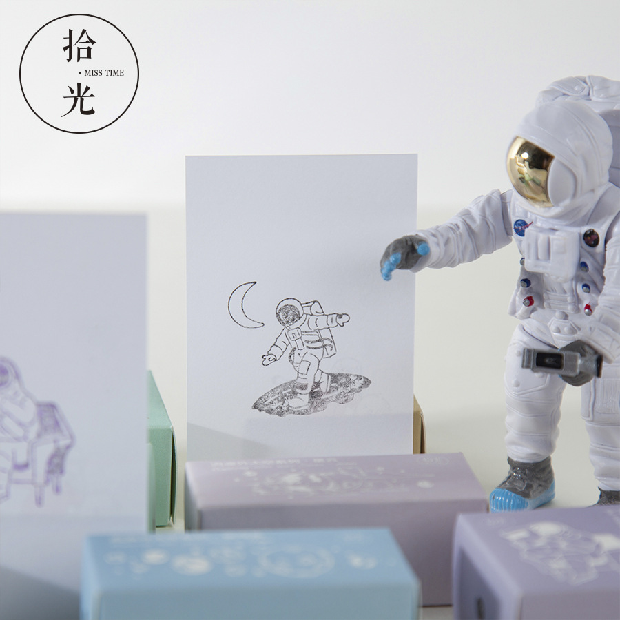 Con dấu in hình phi hành gia chất liệu gỗ sáng tạo