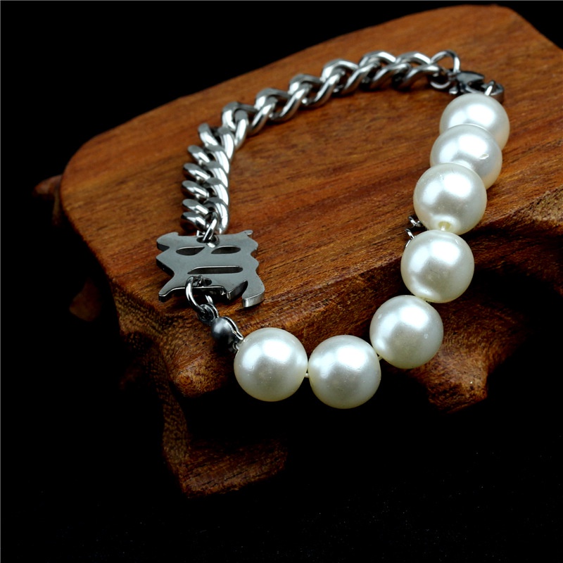 Vòng tay kim loại mặt chữ M đính ngọc trai nhân tạo phong cách hip hop độc đáo