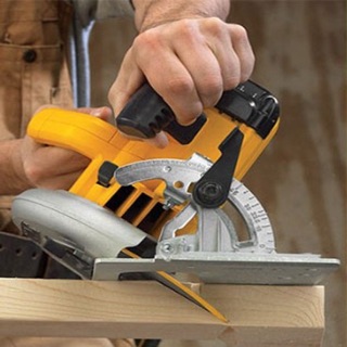 Máy Cưa Đĩa DeWalt DWE561 185mm