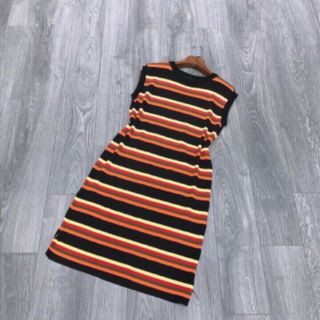 Váy kẻ hot hit