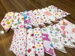 Com bo 05c Yếm cho bé 