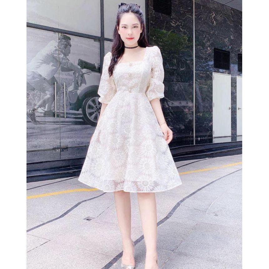 Đầm ren trắng cổ vuông hoa cúc siêu xinh Doris Dress | BigBuy360 - bigbuy360.vn