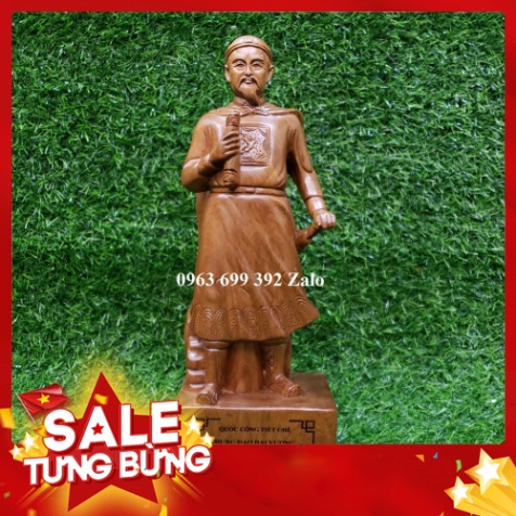 Tượng Quốc công tiết chế hưng đạo vương Trần Quốc Tuấn