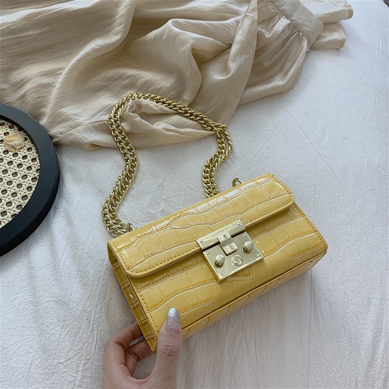 Túi đeo chéo hình vuông nhỏ phối dây xích thời trang