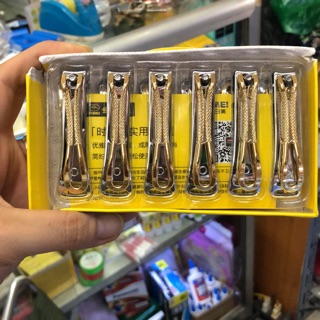 Bấm móng tay mạ vàng