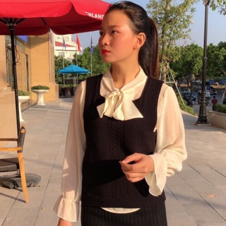 Bộ gile + chân váy + sơ mi trắng