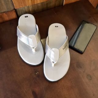 Dép kẹp quai dù Pedro.