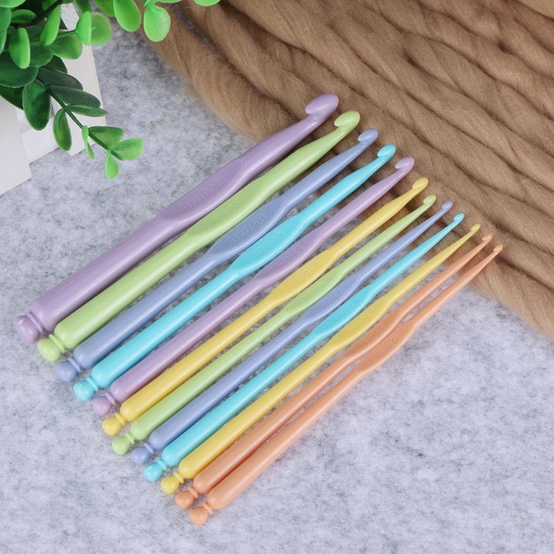 BỘ 12 KIM MÓC LEN BẰNG NHỰA MÀU PASTEL