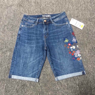 Quần jeans nử mặc trên gối thêu hoa
