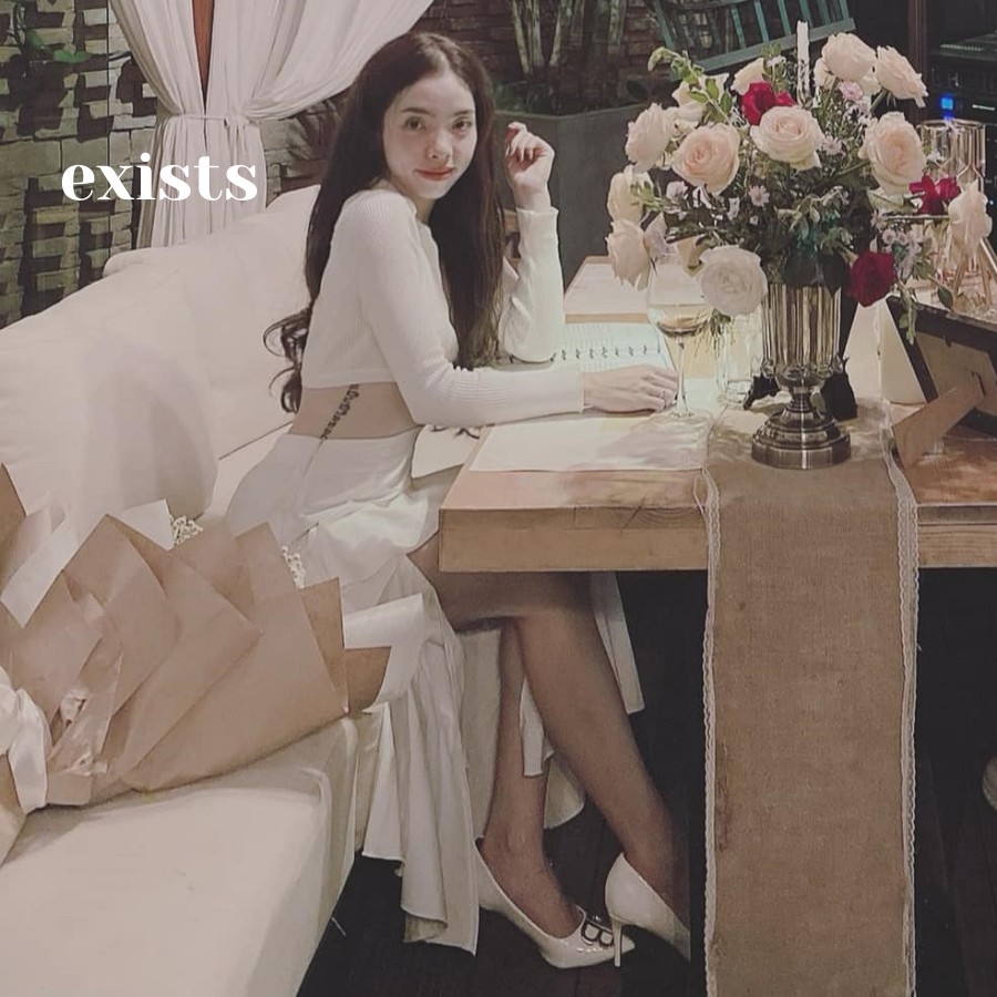 Chân váy lụa xẻ cao viền bèo màu trắng EXCV28 EXISTS BEAUTY | BigBuy360 - bigbuy360.vn