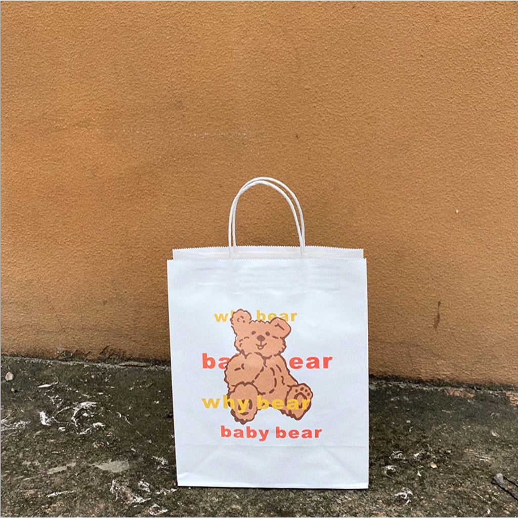 Túi giấy kraft trắng logo hình gấu 27*32*12cm, có quai xách giấy quấn