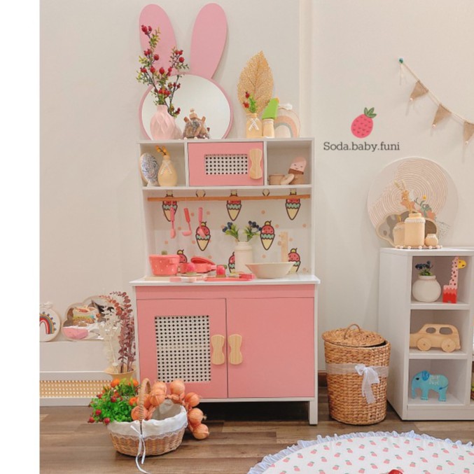.. Tủ bếp đồ chơi cho bé, Playkitchen hàng thiết kế và sản xuất riêng cao cấp màu hồng, gỗ ngang 70cm mã 002