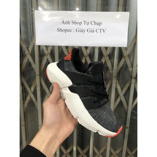 Giày sneaker đen cam đế trắng