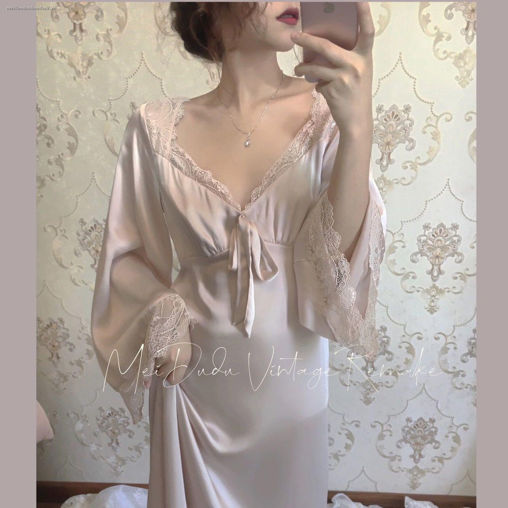 ❀⊕❇Đầm ngủ dài đến đầu gối cổ chữ V sâu bằng satin phối ren phong cách công chúa cung điện Pháp