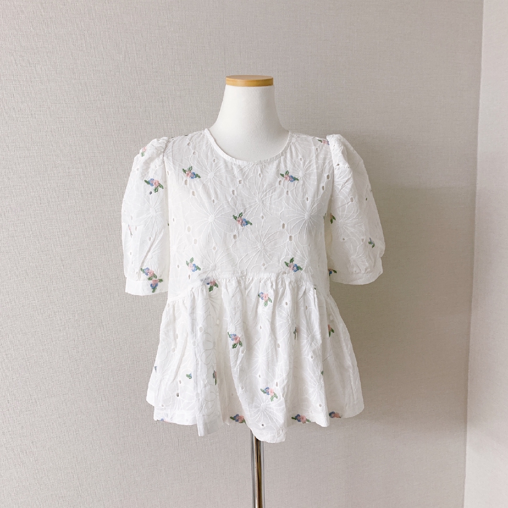 Áo kiểu cổ tròn tay phồng họa tiết thêu hoa thời trang dành cho nữ 34081