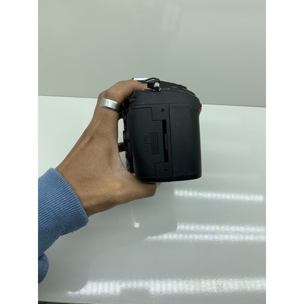 Bộ máy ảnh nikon D7000 kèm lens AF-S 18-55