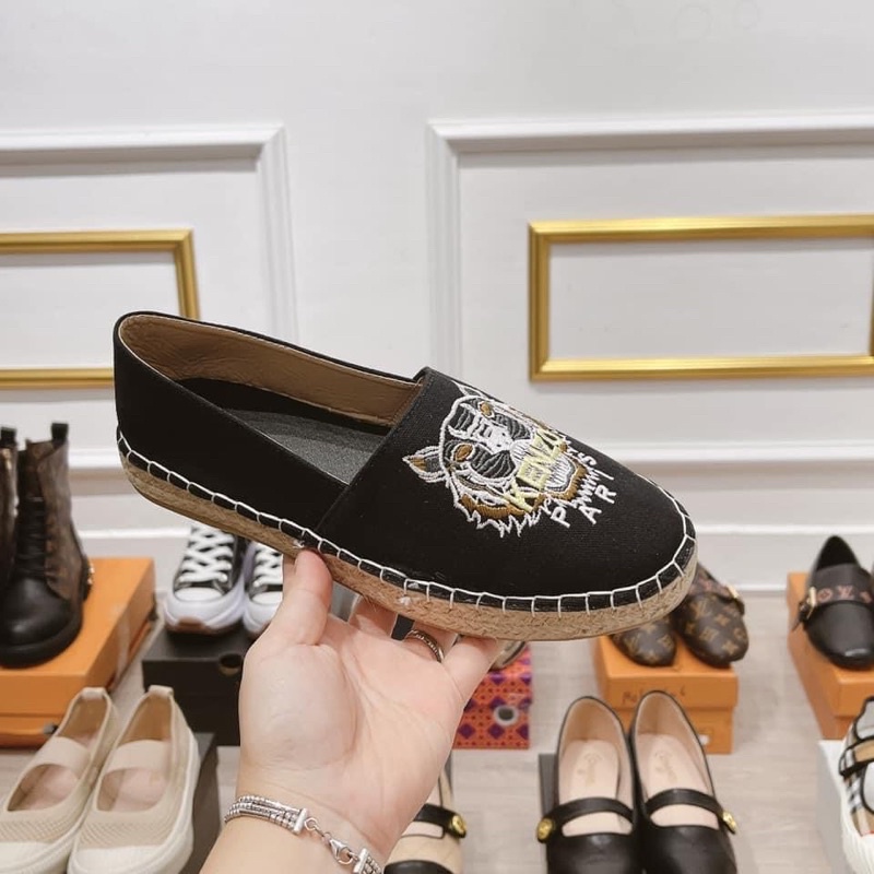 GIÀY SLIP ON THÊU HỔ