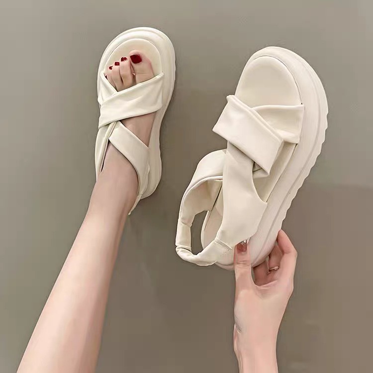 Sandal Nữ Dáng Độn Đế Quai Chéo Chun Sau Đế Răng Cưa 2 Màu Trắng Đen