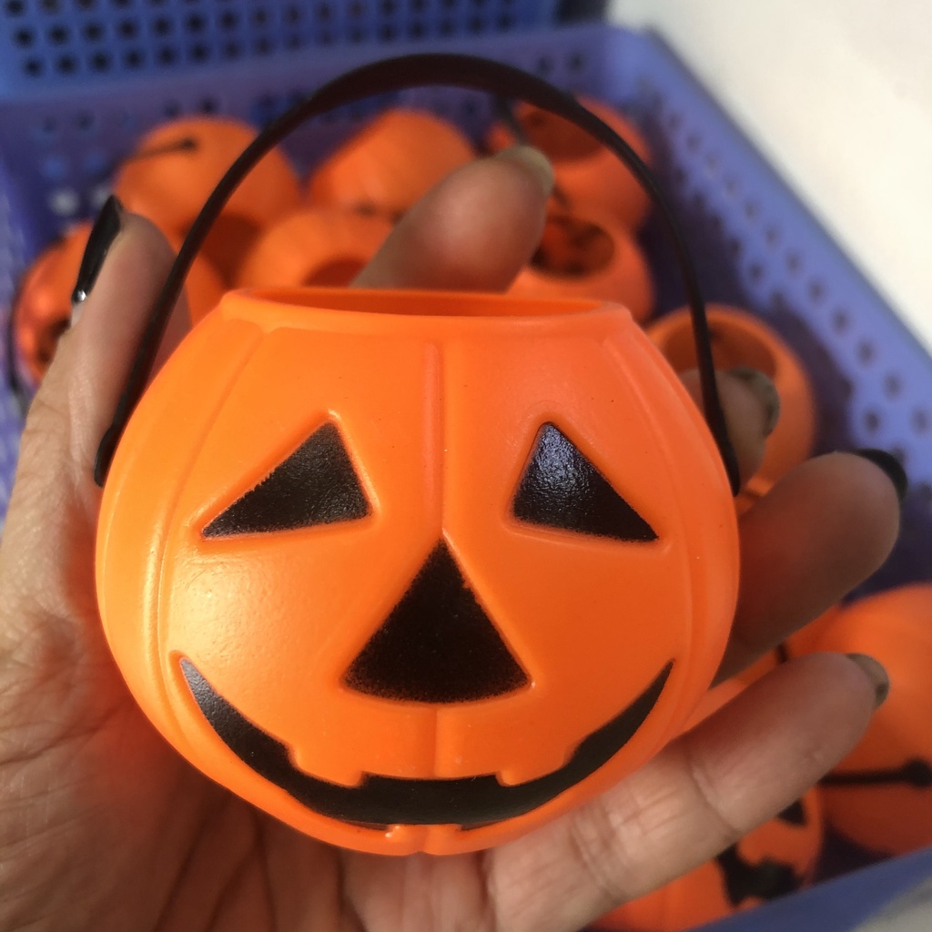 Giỏ xách bí ngô size nhí đựng kẹo cho bé chơi Halloween và trang trí lễ hội hóa trang