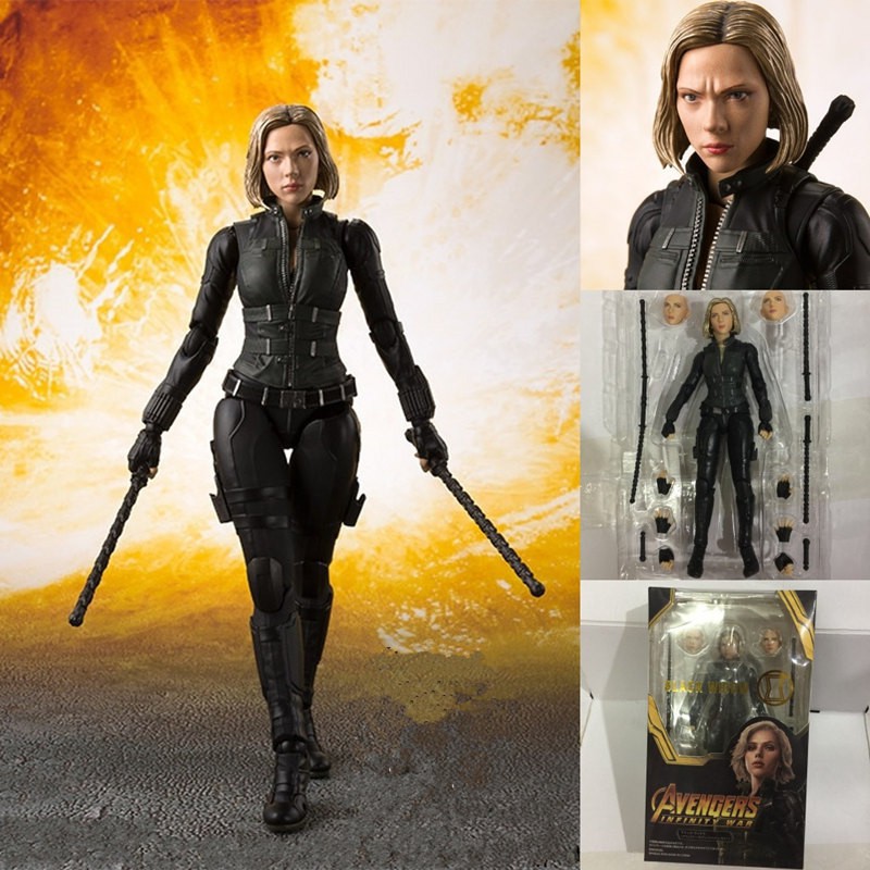 Mô hình nhân vật Black Widow trong phim Avengers chạy