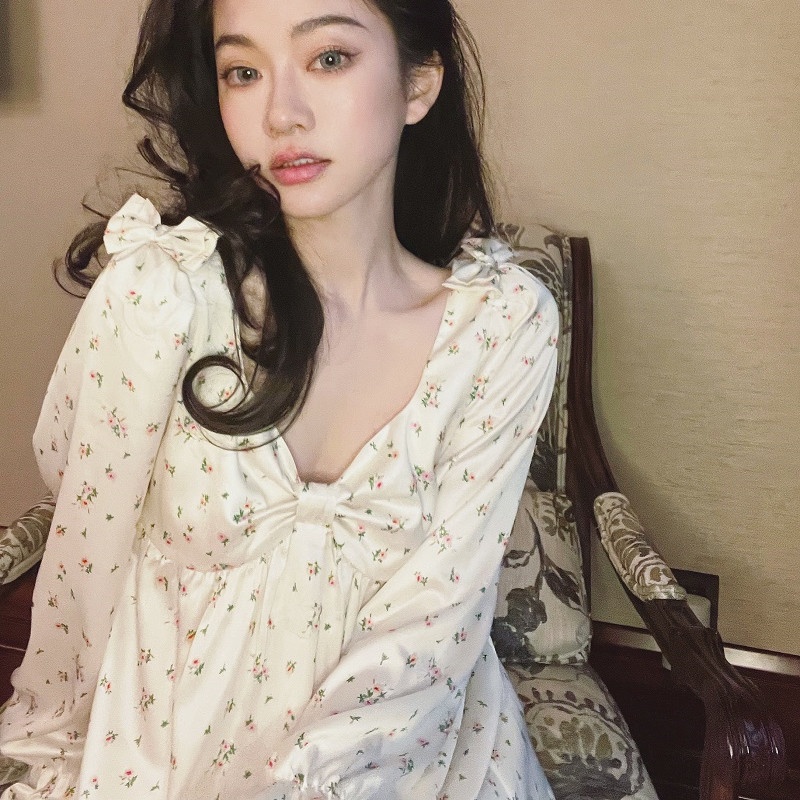 Đồ ngủ Tay Dài Cổ Chữ V Phối Ren In Họa Tiết Hoa Thời Trang Mùa Xuân Mới Xinh Xắn Cho Nữ