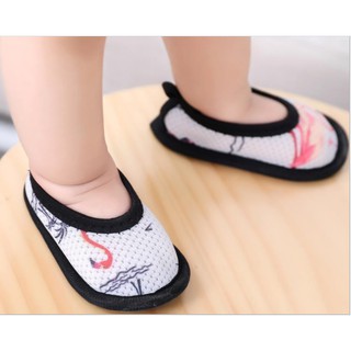 Giày đi biển size nhỏ cho bé và cả gia đình