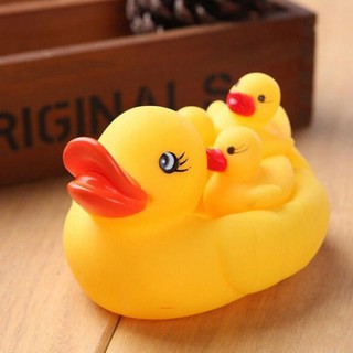 Đồ chơi đàn vịt thả bồn tắm gồm 1 mẹ 3 con siêu cute cho bé