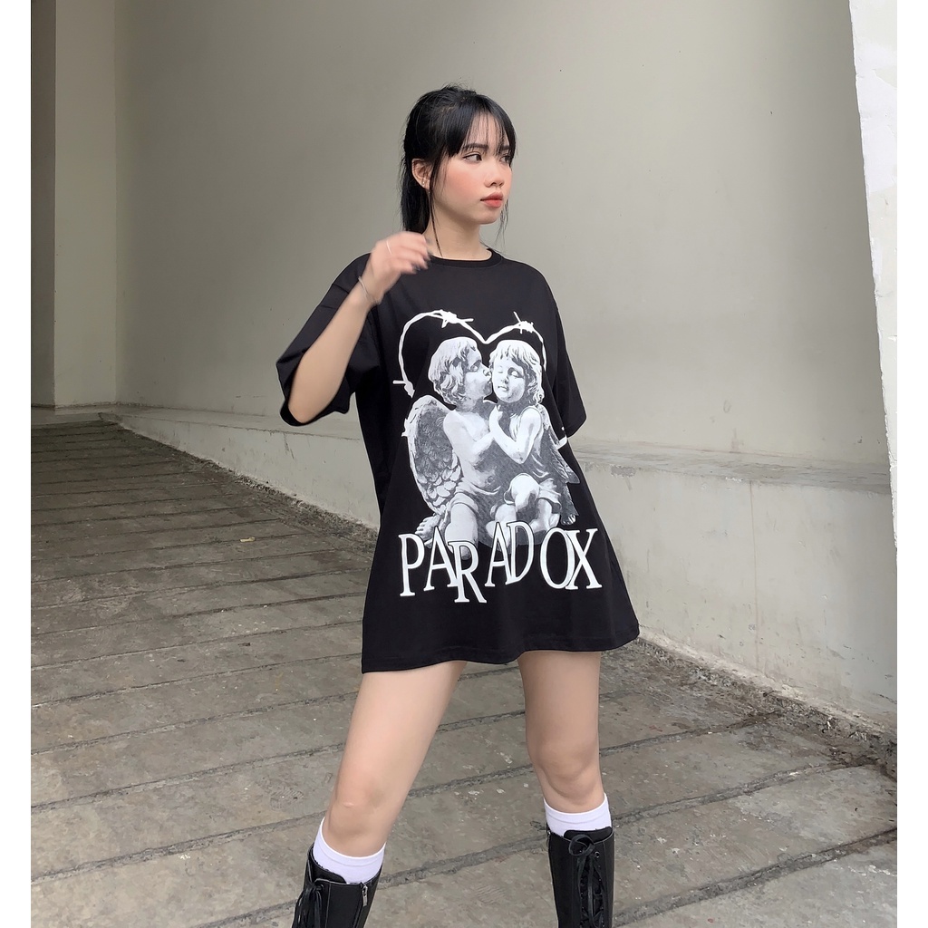 Áo thun form rộng Paradox tay lỡ - Unisex - In hình - SURROUNDED BY LOVE - Màu đen