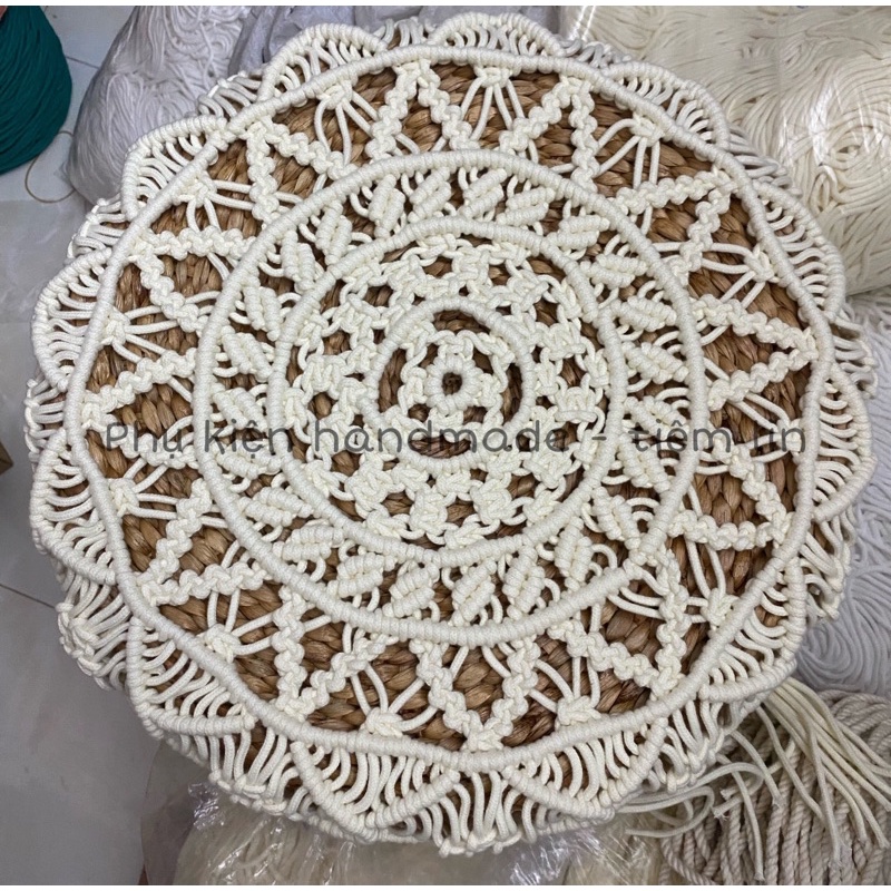 Ghế đôn lục bình phủ thảm macrame