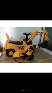 Xe cẩu điện cho bé