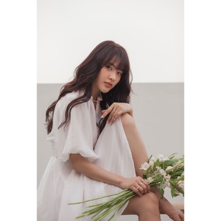 EDINI - D1368 Đầm trắng cổ V tay phồng
