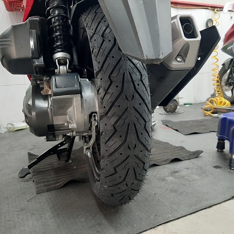 Vỏ Pirelli gai Angel Scooter các size 90/80-14, 100/80-14,110/80 -14, 150/70 -14