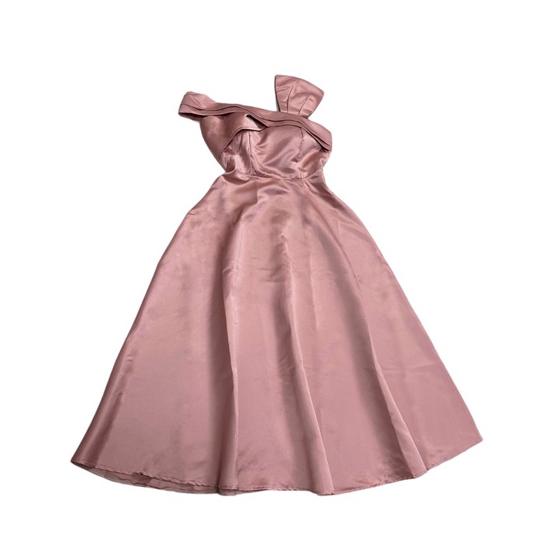 Đầm dự tiệc trắng lệch vai nơ audikt | BigBuy360 - bigbuy360.vn