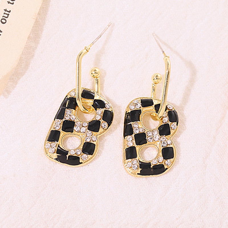 Khuyên Tai Hình Chữ Cái Sọc Caro Trắng Đen Thời Trang Cổ Điển Hàn Quốc Dành Cho Bạn Nữ