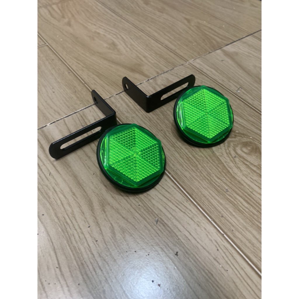 mắt mèo gắn dè bảng số kiểu 6 cạnh bas sắt màu xanh lá