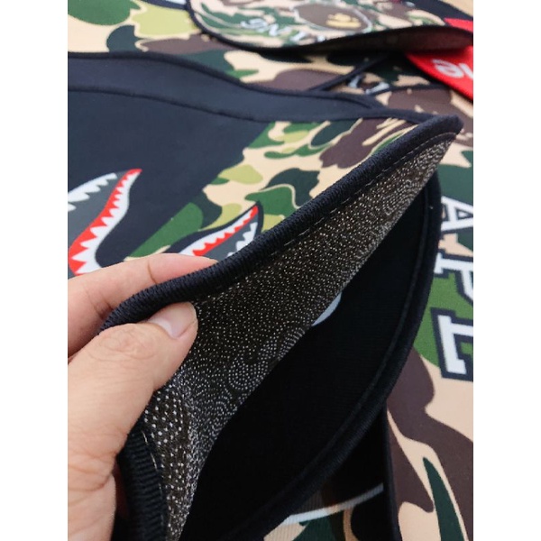 Thảm nhung tròn Supreme, Bape