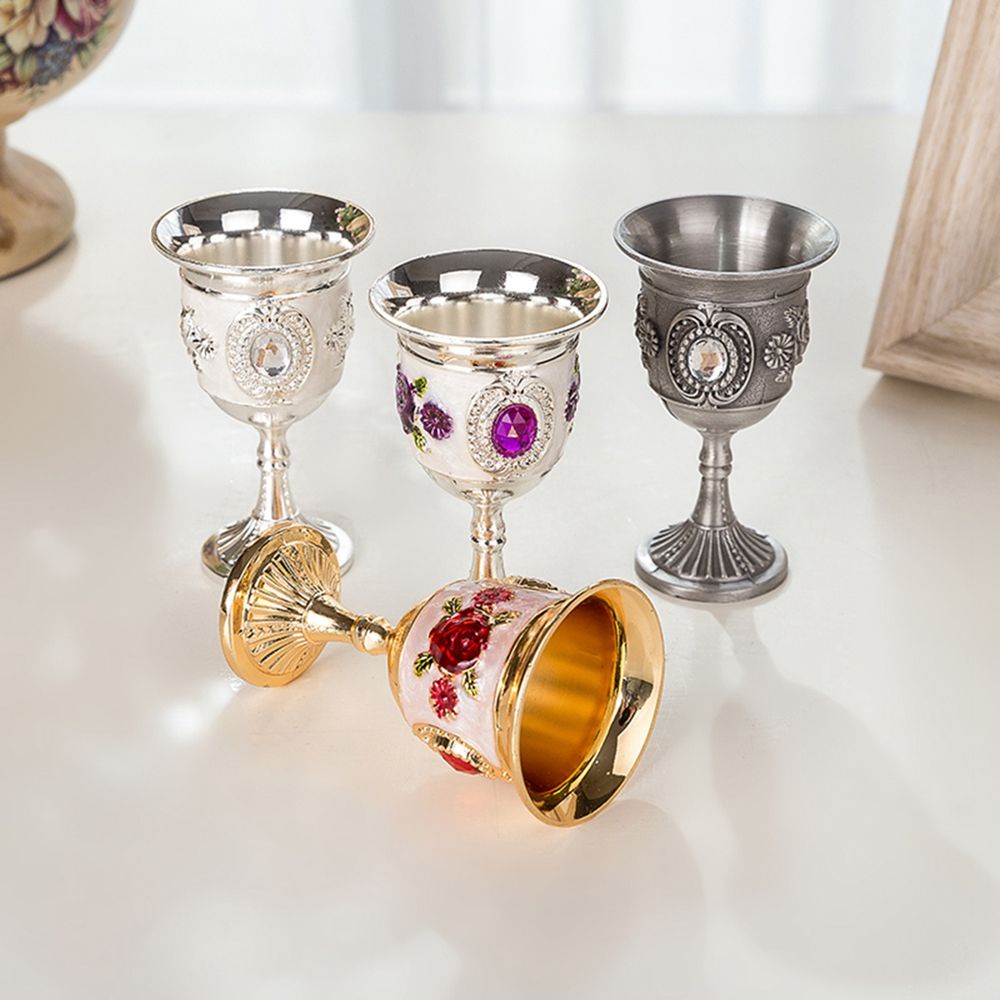 Ly thủy tinh uống rượu màu trắng phong cách châu Âu cổ điển