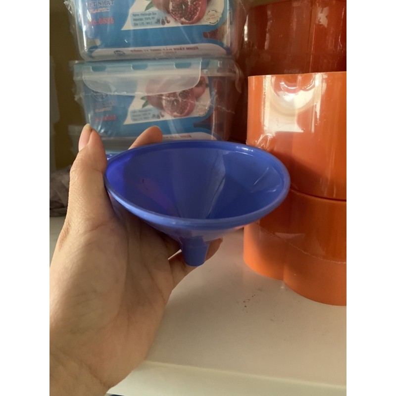 phễu rót nước