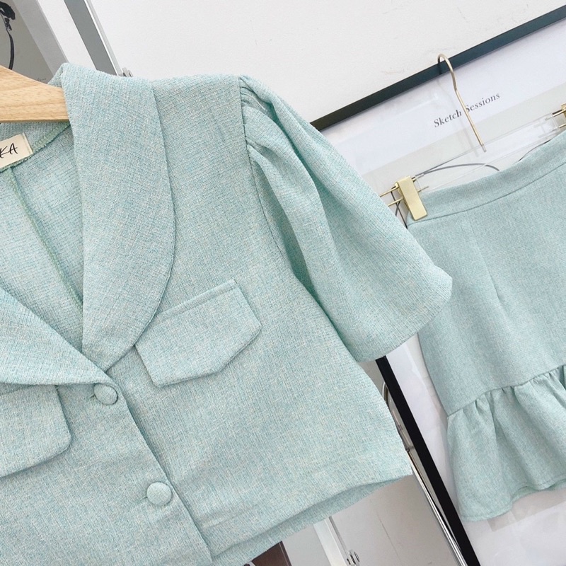Set áo croptop dạ xanh cổ sen với chân váy đuôi cá màu xanh