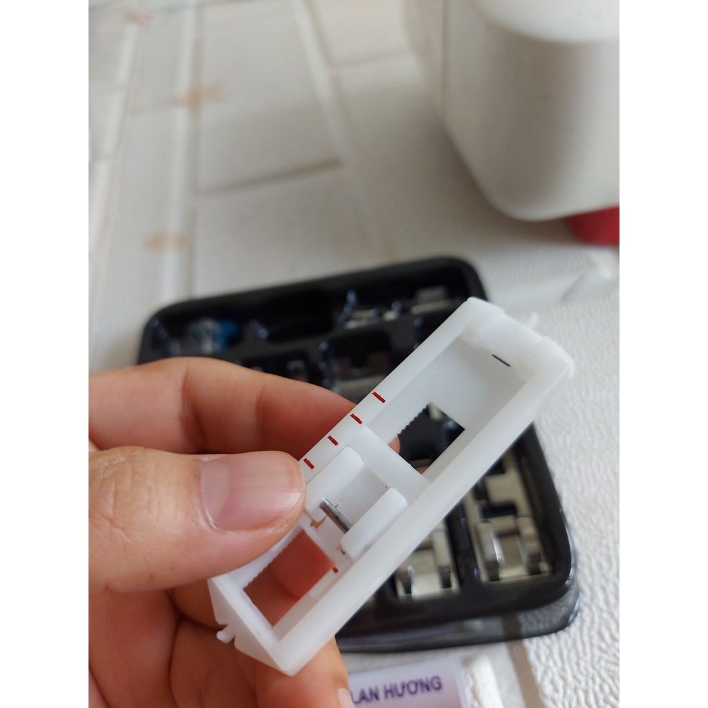 Chân Vịt Thùa Khuy 4 Bước, 2 Bước Máy May GIa Đình Đa Năng- Dành Cho Các Dòng Máy Chính Trục - Chân Nhựa Chắc Chắn - Mới