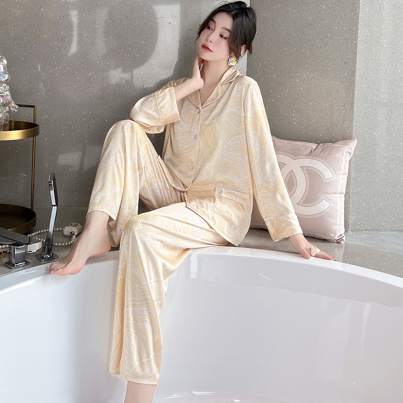 Bộ đồ ngủ tay dài từ satin phong cách mới cho nữ 2022