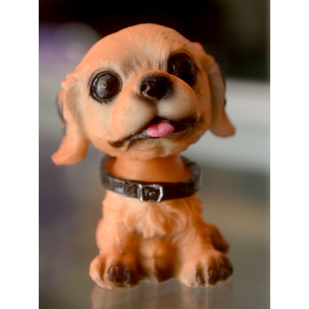 Một tượng chó lò xo lắc đầu để xe hơi ngộ nghĩnh(giá một tượng)