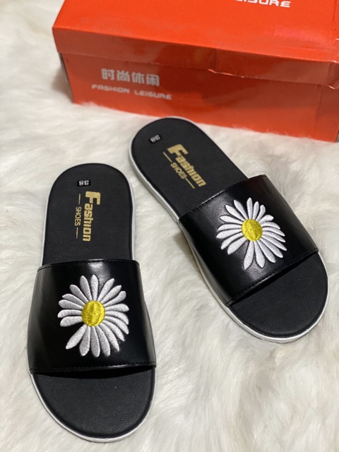 Dép Nam thời trang thêu hoa cúc