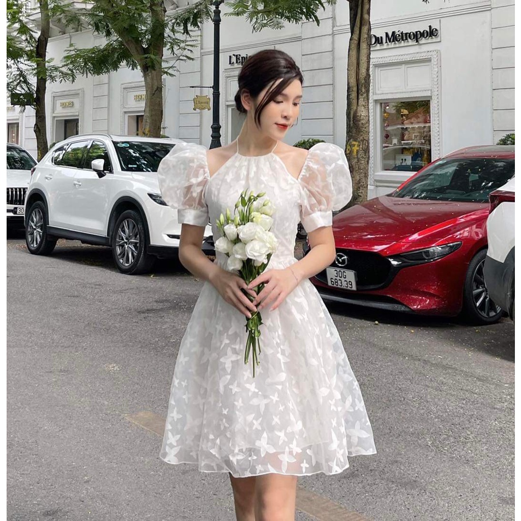 Đầm dự tiệc ren họa tiết cổ yếm tay phồng Chamy Dress