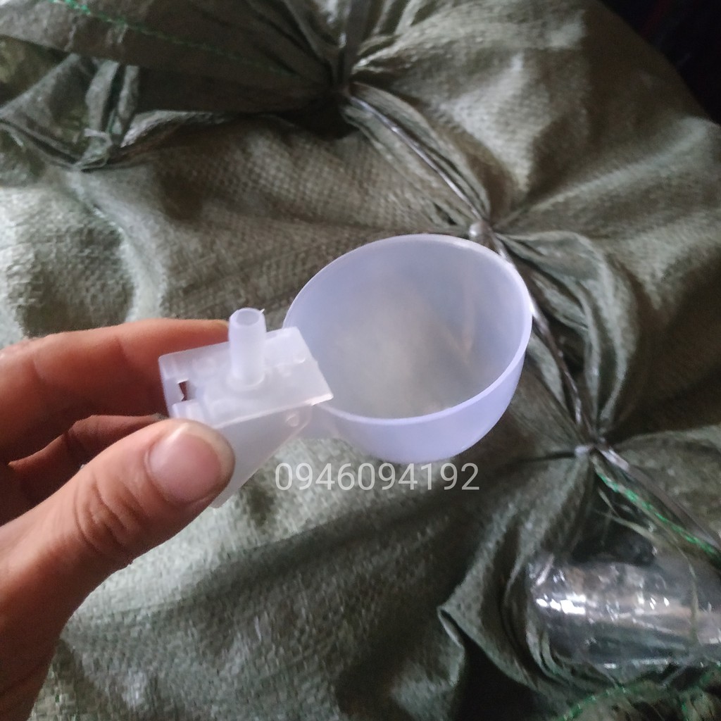 Máng nước tự động cho chim bồ câu và gà